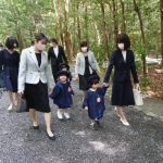 年少組さんも頑張って歩けましたねの様子