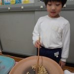 ほうろくの上でこうろこうろの様子