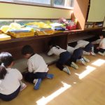 保育室の隅々までピカピカに♪の様子