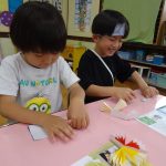 一つひとつ丁寧に作っての様子