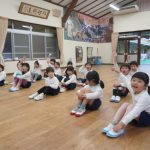 続いてインタビュー!みんなは、聞きたいことがいっぱい!の様子