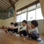 「回れ回れ~!!」とみんなでパワーを送ります?の様子