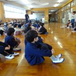 学校生活、勉強も給食も楽しみだなの様子