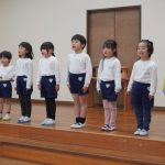 年中組は♪一年生おめでとう♪を歌いましたの様子