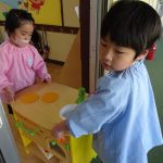 保育室やおもちゃも大掃除をして・・・の様子