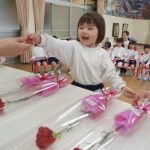 フラワーチケットを渡しての様子
