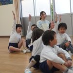 続いては、みんなからのインタビュー！たくさんの質問に答えたよの様子