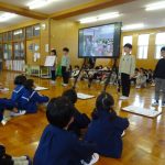 小学校の一日について教えてもらいました。大きな声でかっこよかったね!の様子