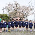 桜の木の下やの様子
