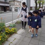 きれいなお花見つけたよの様子