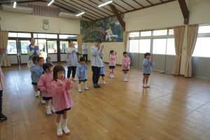 そして、みんなから♪ハッピーバースデー♪の歌のプレゼントの様子