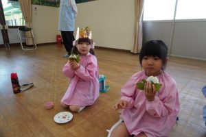 おいしいね(^^)元気で丈夫に育ってねの様子