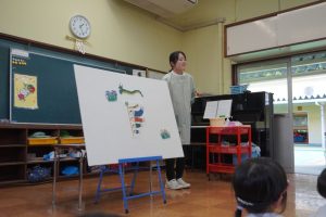 こいのぼりのお話をパネルシアターで観たりの様子