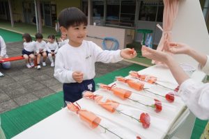フラワーチケットを渡しての様子