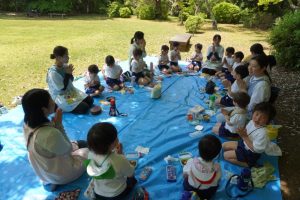 徴古館に到着!みんなが楽しみにしていたお弁当の時間の様子