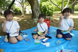 いただきまーす!おいしい!!お弁当作ってくれてありがとう(^^)の様子