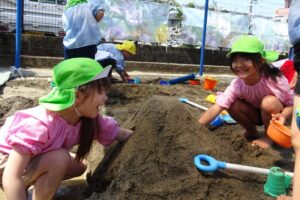 山の両側からトンネルを作って...あっ！つながった♪の様子