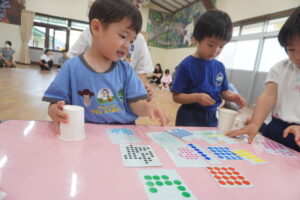 シールもは～ろうっ(^^)の様子