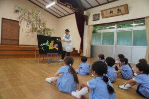 先生がパネルシアターもしてくれたよ♪の様子