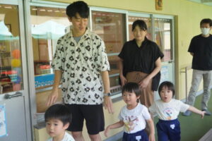 最後はみんなで♪ドラえもん音頭と♪神宮幼稚園音頭を踊りました!の様子