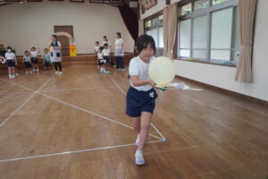お楽しみは、お月見団子リレー!の様子