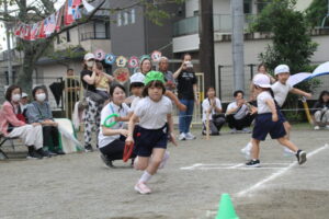 【全員リレー】みんなでバトンをつなぎ、最後まで諦めずに走り切りましたの様子