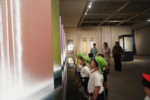 よく見ると、はじいたような小さな点々がある!の様子